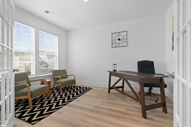 Building Photo - Wonderful Short-Term Furnished Townhome Cl...