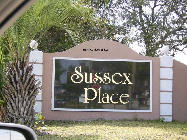 Primary Photo - Patio Home with 3 Bedroom and 2 Bathrooms, Minutes Away From UCF, Technology Park, & the E/W Expr...