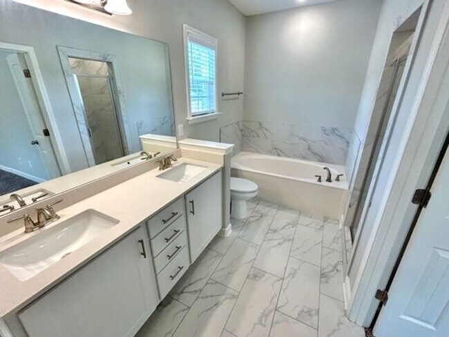 Building Photo - Now Leasing a4 Bedroom 2.5 Bath Home In Ol...