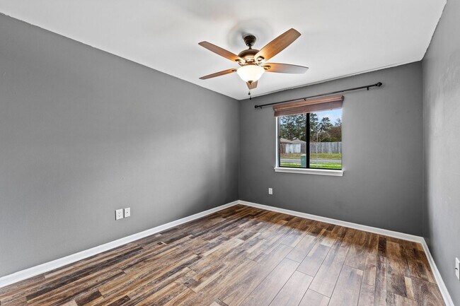 Building Photo - Modern Comfort in the Heart of Niceville!
