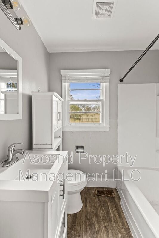 Building Photo - 5514 Rosemont Dr