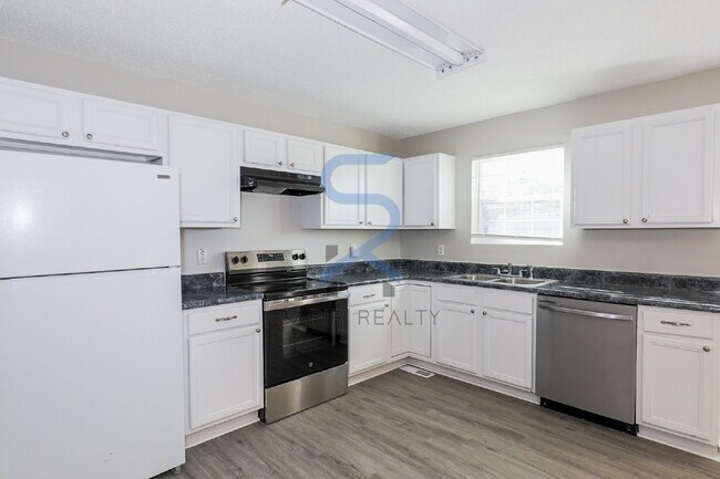 Building Photo - Move in before November 30th and get $100 ...