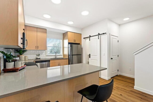 Building Photo - 7475 W Swain Ln