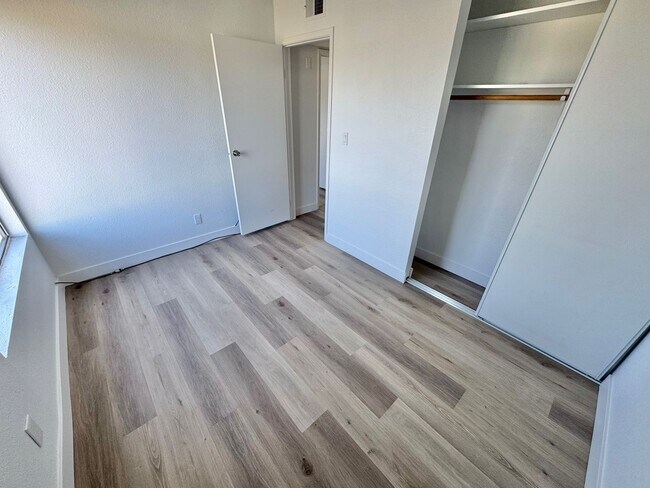 Building Photo - BRIGHT 2-BEDROOM CONDO NEAR STRIP & UNLV W/ PRIVATE BALCONY