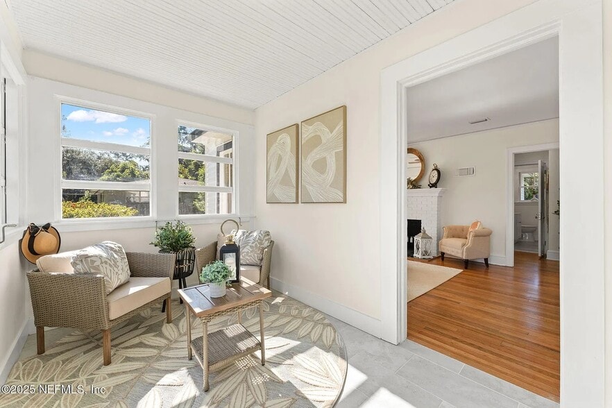 sun room - 4744 Glenwood Ave