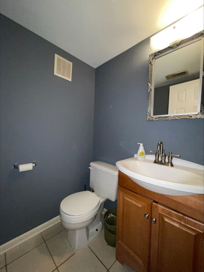 Building Photo - 5 Bedroom 2.5 Bath Rental in Newport News ...