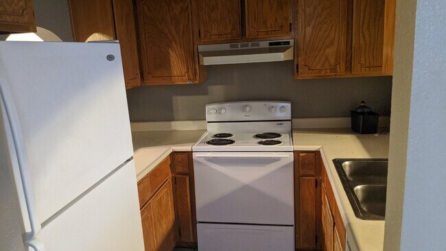 Building Photo - 3/2 Townhome 1 mile from ASU