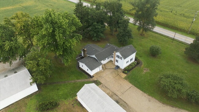 Building Photo - 3-Bed, 1-Bath Country Home in McHenry