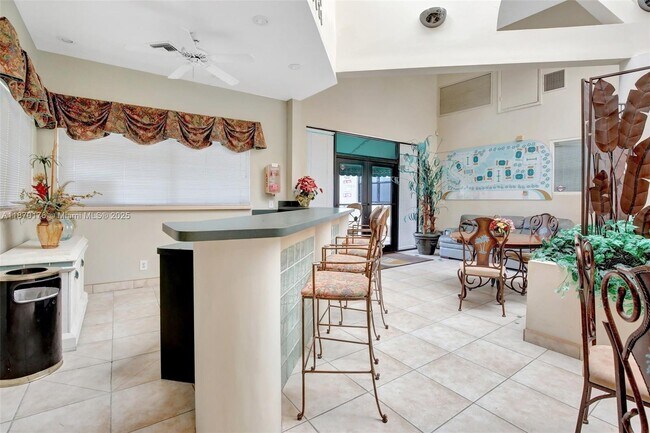 Building Photo - 9999 Summerbreeze Dr