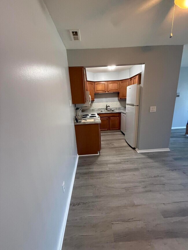 Building Photo - 7708 Manor Cir