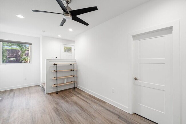 Building Photo - BEAUTIFUL Town Home For Rent in Downtown S...