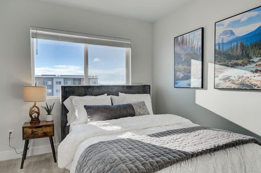 Building Photo - 5242 Fallon St