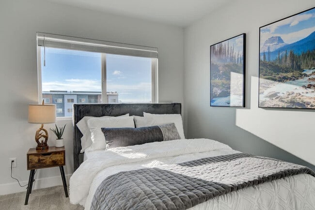 Building Photo - 5242 Fallon St