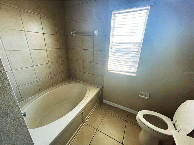 Building Photo - 2520 Retreat View Cir