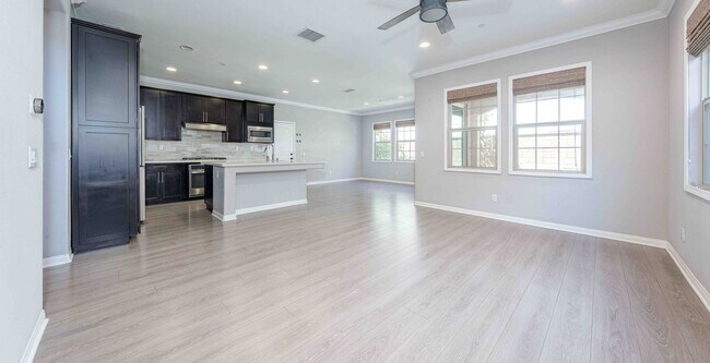 Building Photo - Expansive Portola Springs 4 Bedroom Home