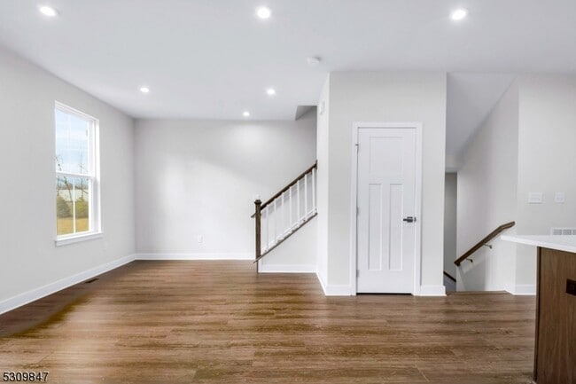 Building Photo - 7 Peckwell St