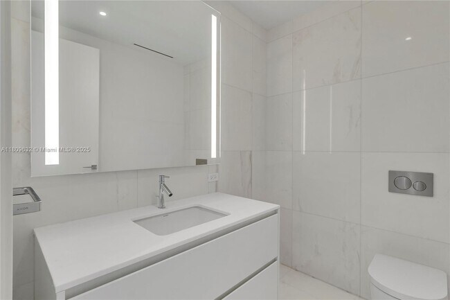 Building Photo - 300 Biscayne Blvd Way