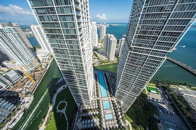 Building Photo - 485 Brickell Ave