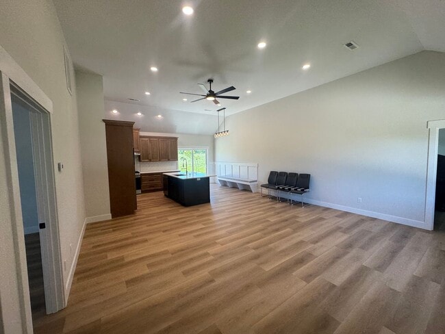 Building Photo - Home on 5 Private Acres with Gated Drive