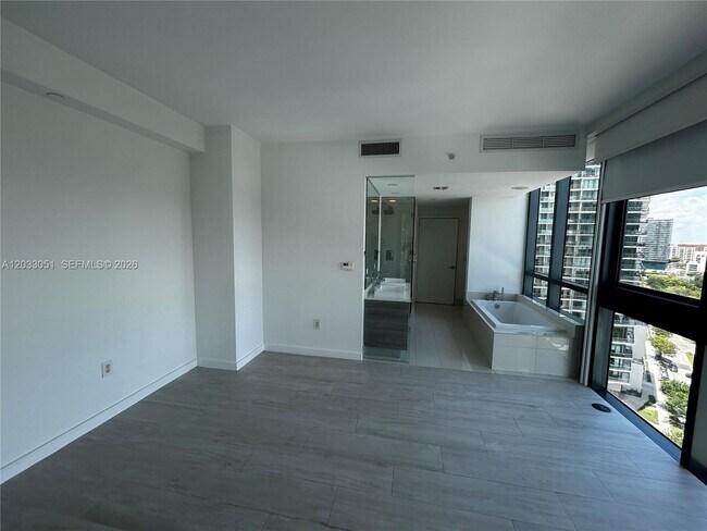Building Photo - 650 NE 32nd St