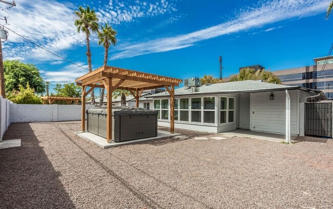 Building Photo - Biltmore District Luxury – 3 month leases avaialble 2,795.00