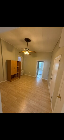 Building Photo - 207 70th St