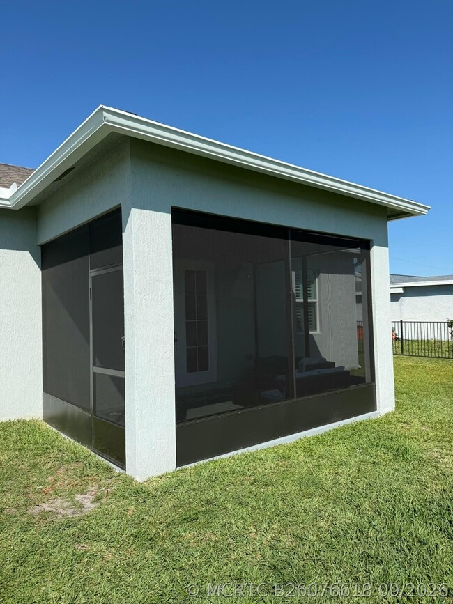 Building Photo - 2161 SE Sunflower St