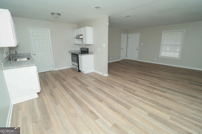 Building Photo - 3323 Victory Ct E