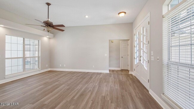 Building Photo - 104 Colony Harbour Rd