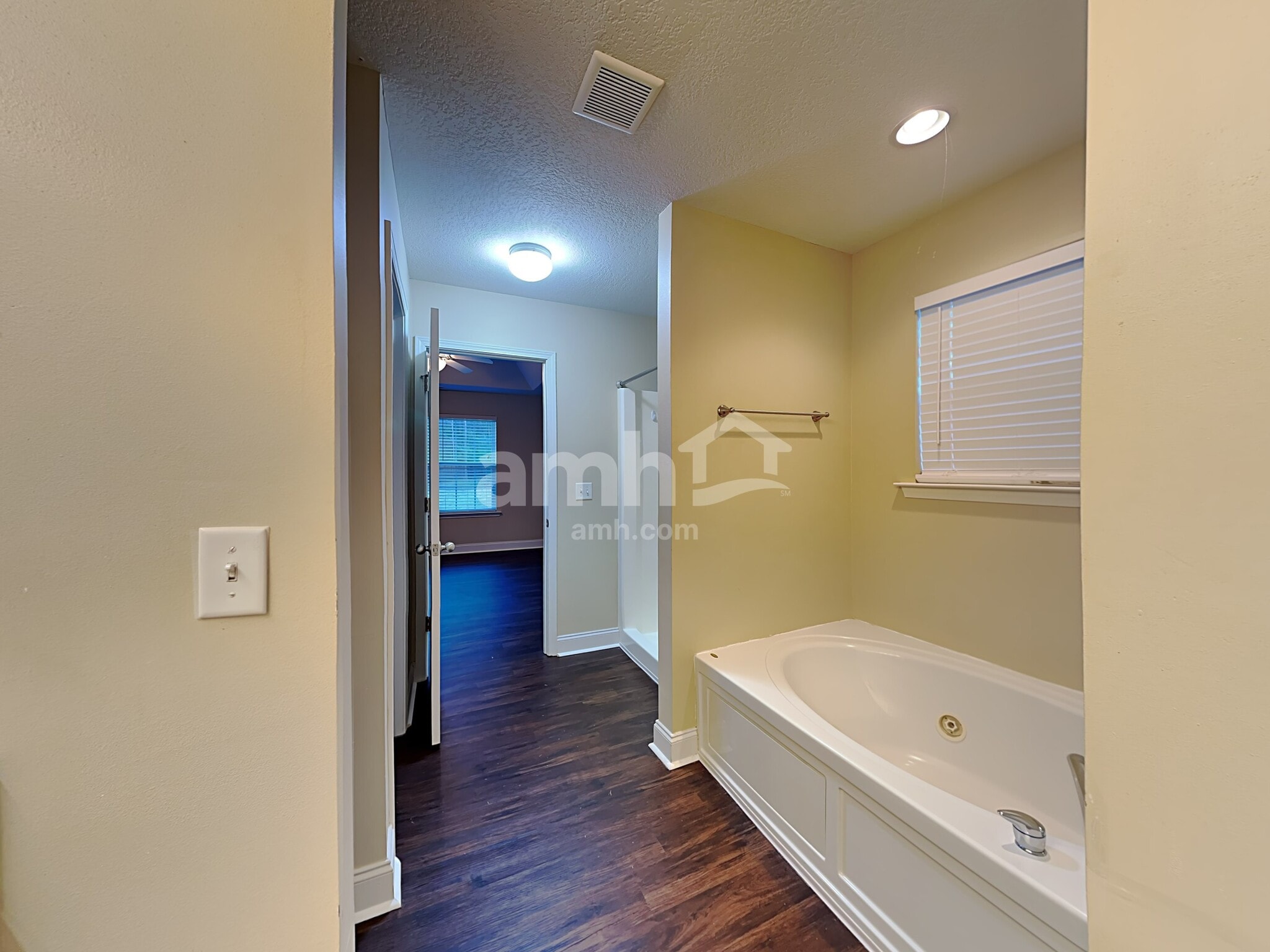 Building Photo - 230 Barberry Ln