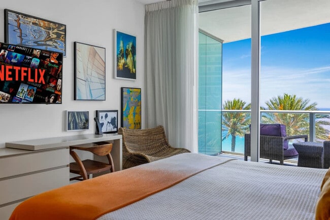 Building Photo - 4011 S Ocean Dr