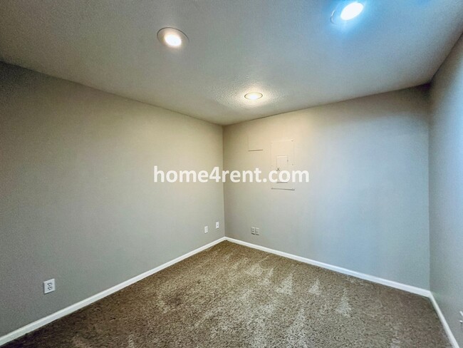 Building Photo - Beautiful Overland Park Home in Blue Valle...