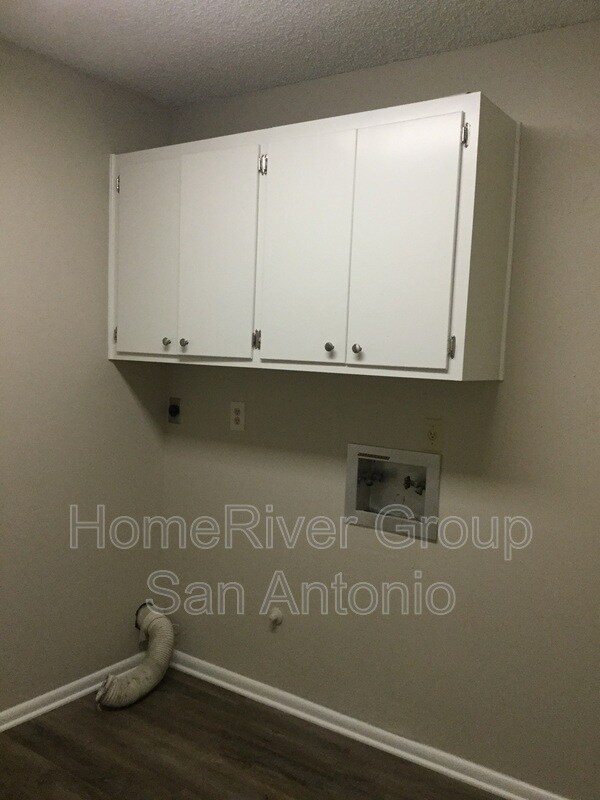 Building Photo - 3518 Pinebluff Dr