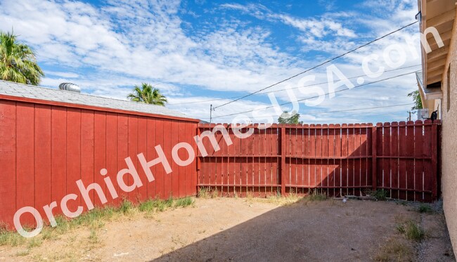 Building Photo - 516 N Roosevelt Ave