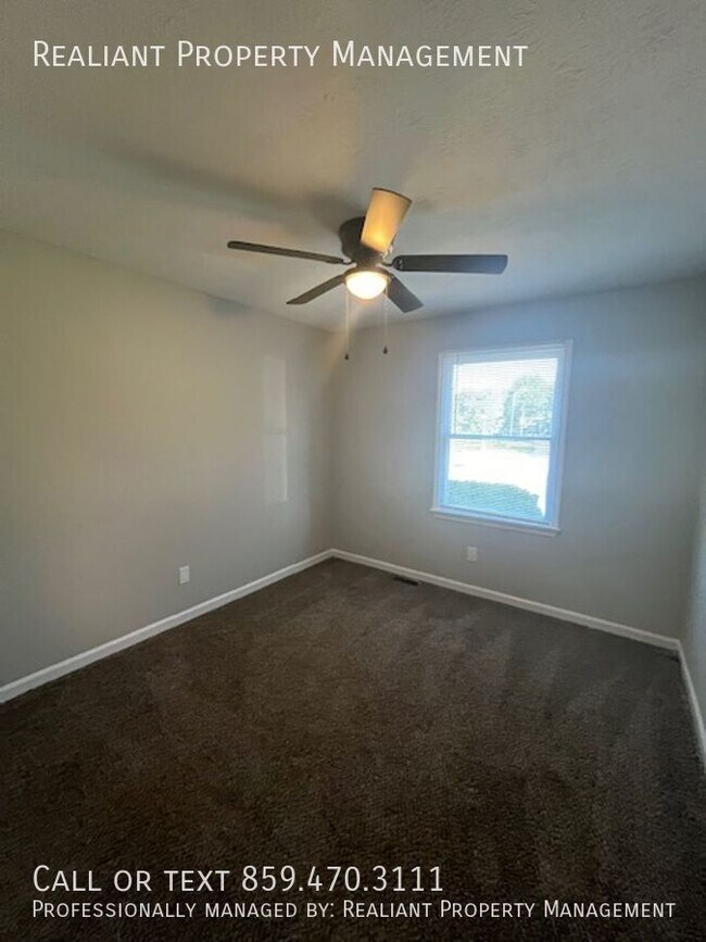 Building Photo - 617 Barefoot Dr
