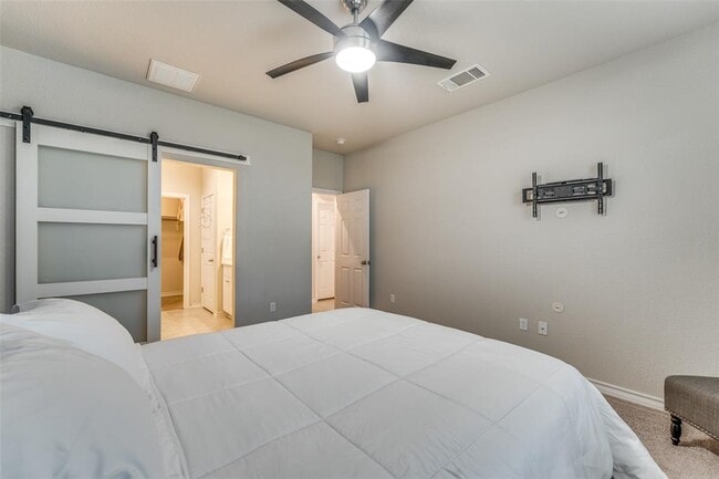 Building Photo - 5921 Lehman Way