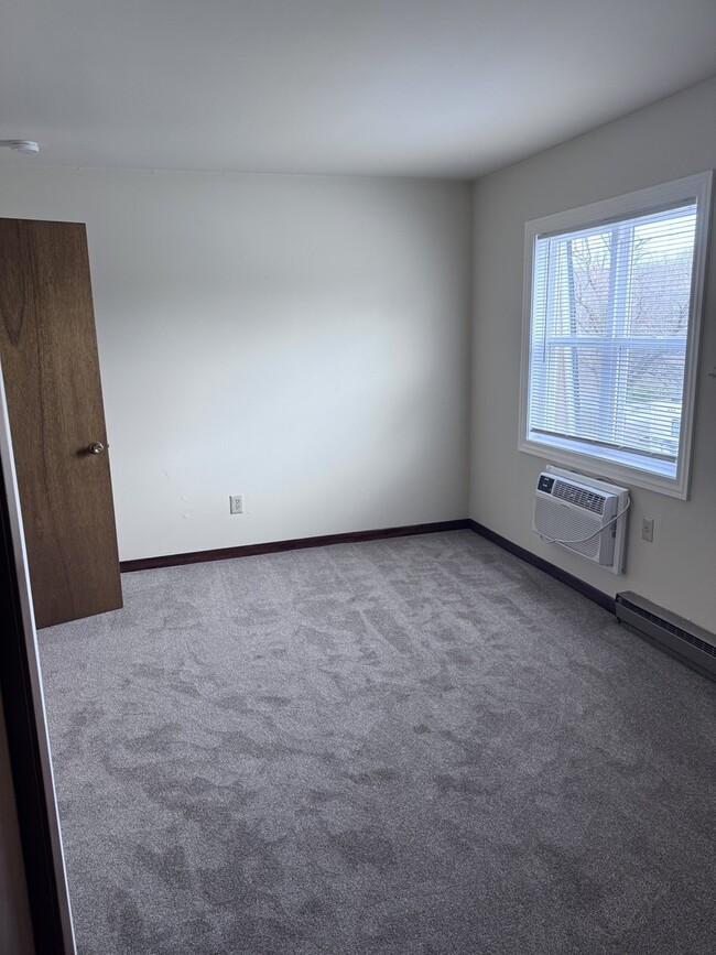 Building Photo - 207 W Hydraulic Ave