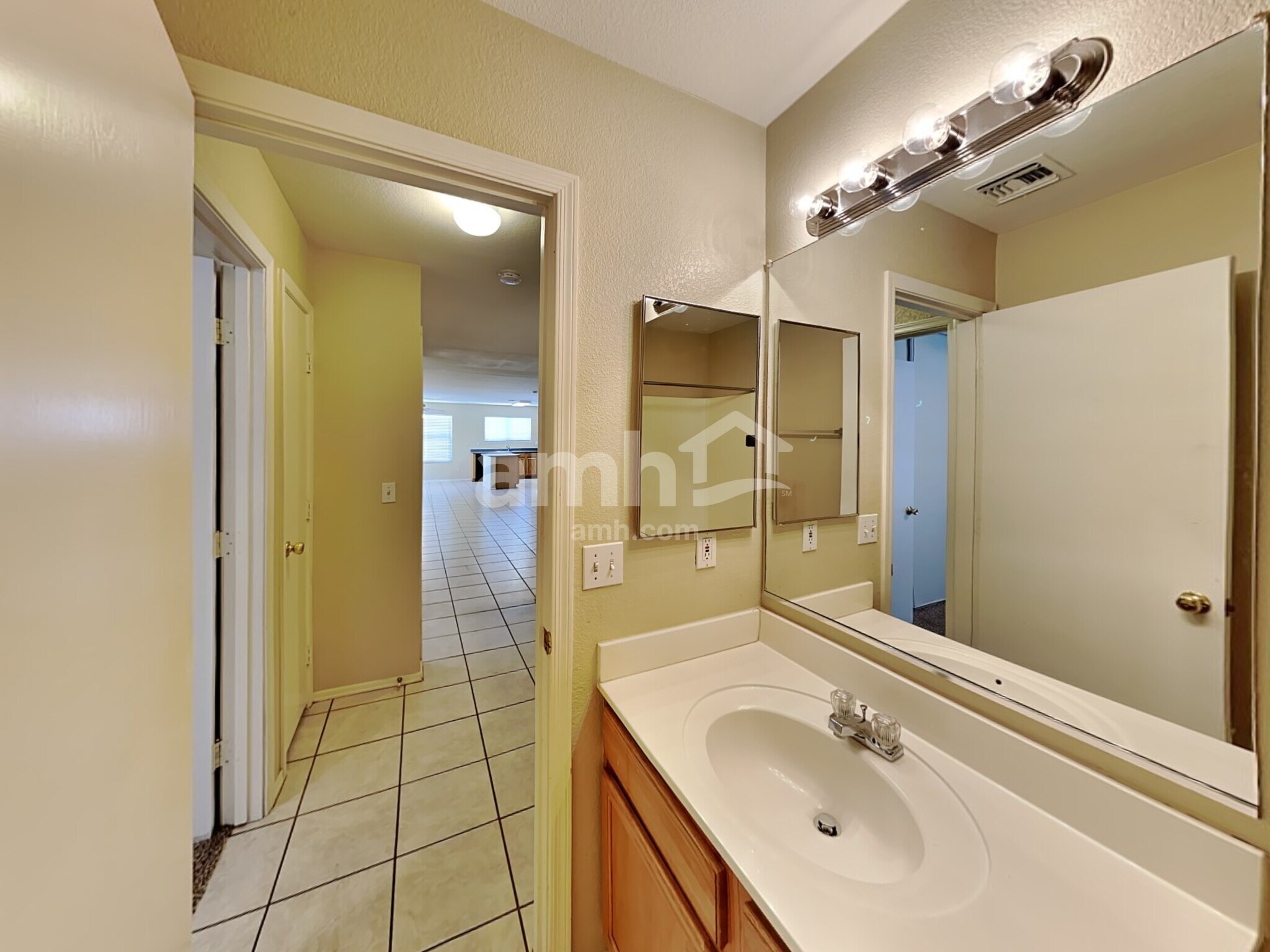 Building Photo - 2256 E Hazeltine Way