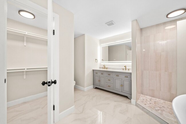 Building Photo - 803 E 29th St