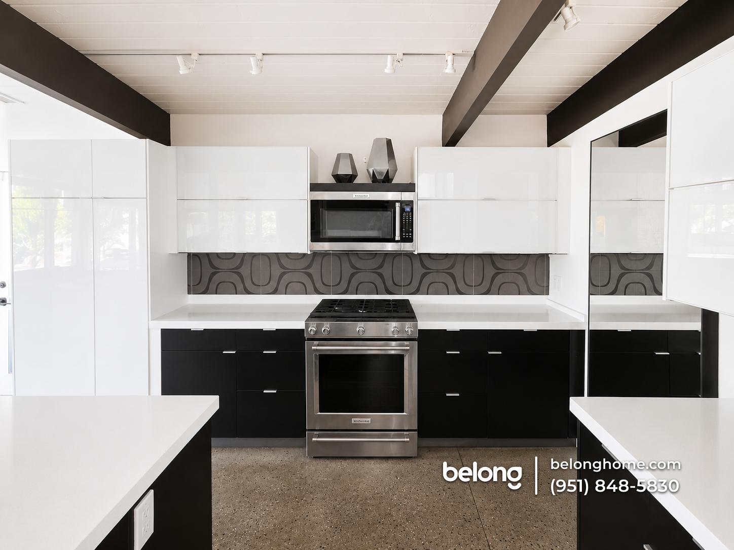 Building Photo - 655 E Racquet Club Rd