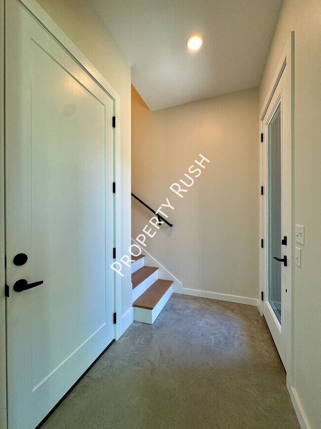 Building Photo - 1857 Zeta Way