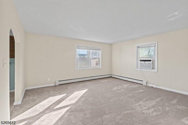 Building Photo - 41 Roosevelt Ave