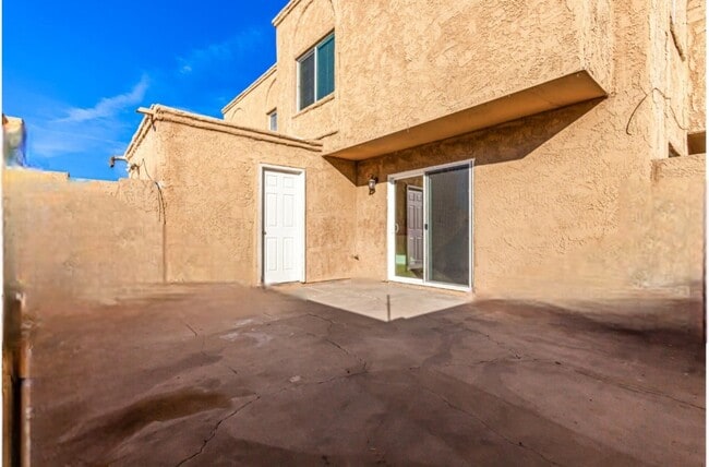 Building Photo - 4523 E Wood St