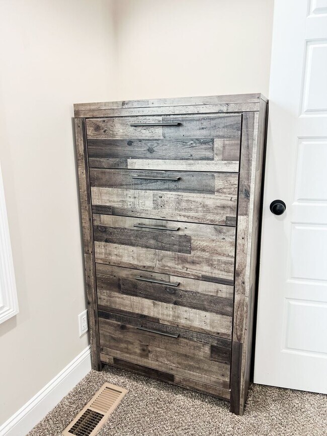 Building Photo - Move-In Specials Available! Beautiful Sing...