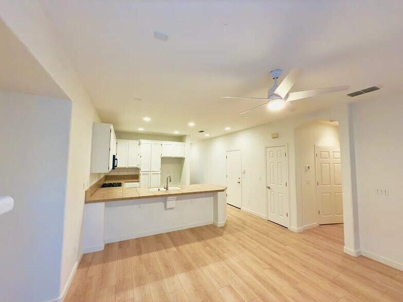 Building Photo - 3060 Tintorera Way