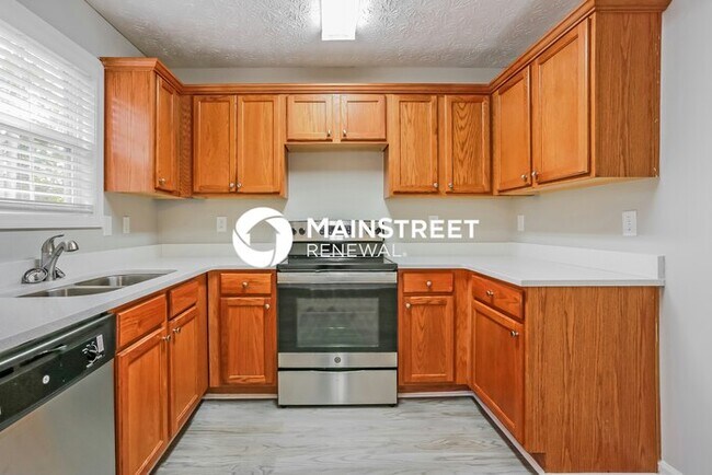 Building Photo - 3 Bedroom Pet-Friendly Home in Jonesboro, GA with Main Street Renewal