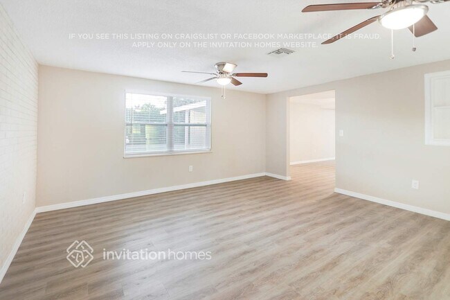 Building Photo - 15740 Sea Pines Dr