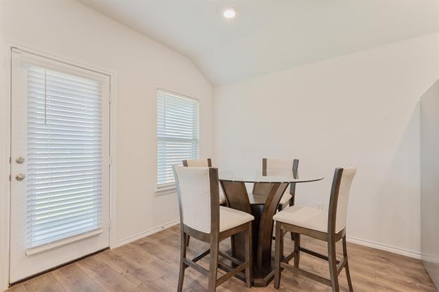 Building Photo - 936 English Dr