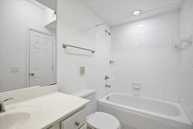 Building Photo - 3777 Peachtree Rd NE