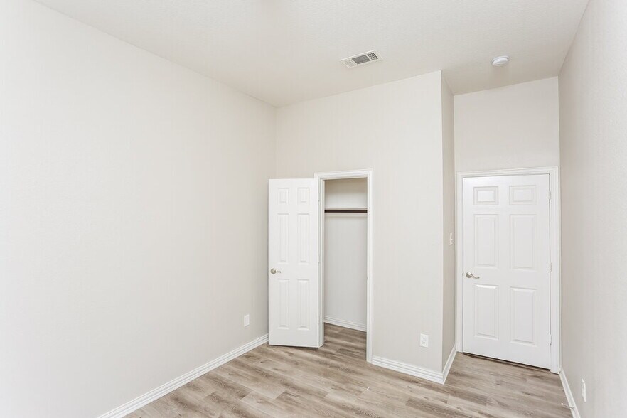 Building Photo - 7413 Errandale Dr